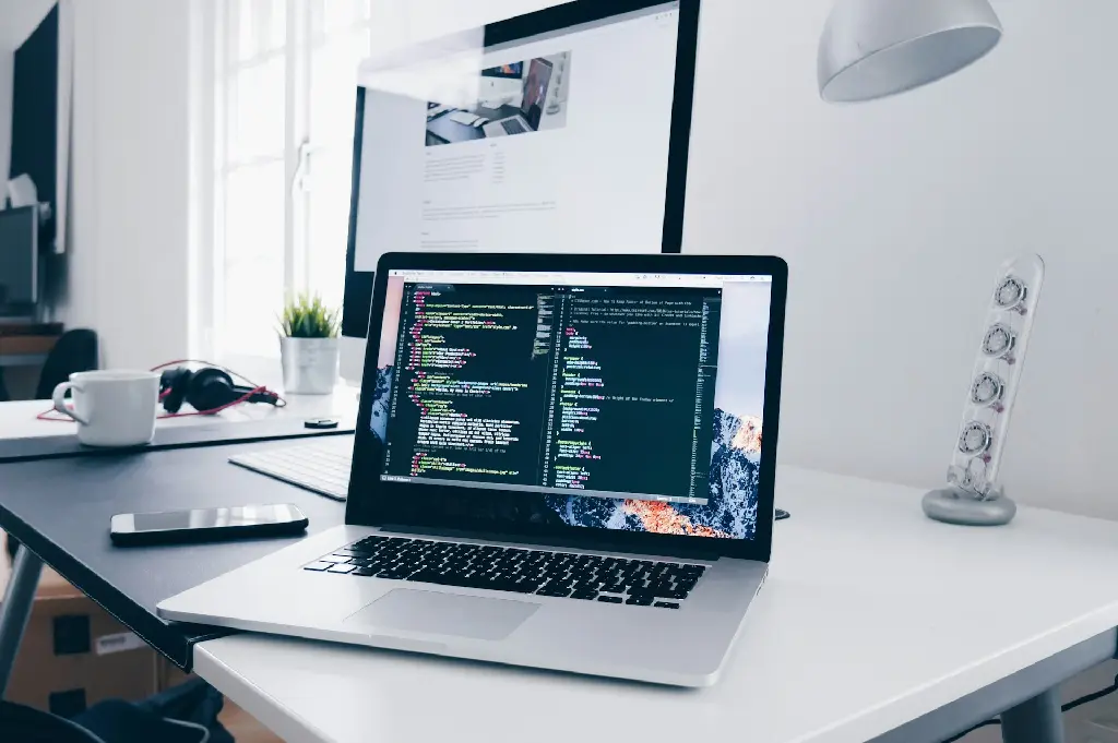 unsplash_m_HRfLhgABo_computer.webp
